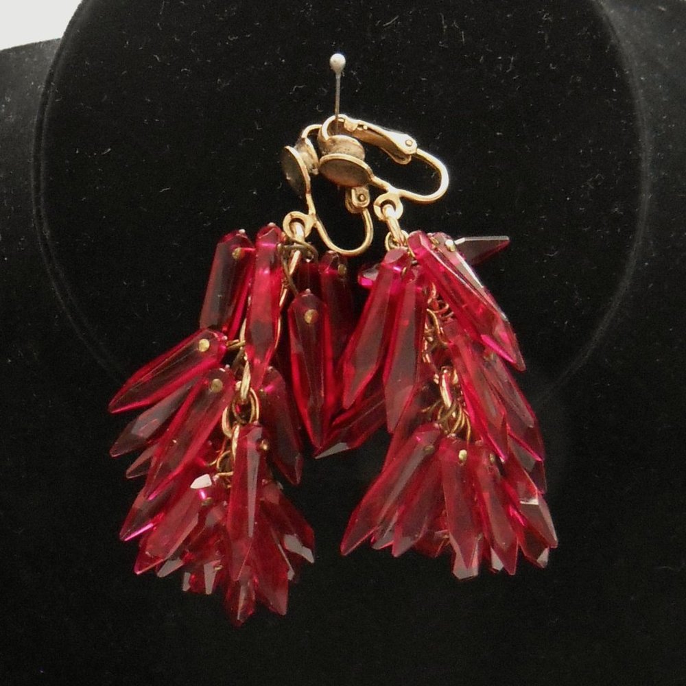 Vintage 1960's Lucite Magenta Clip-on-Drop Earrings